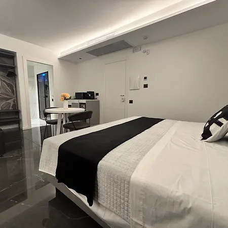Гостевой дом Palazzo Algaria With Jacuzzi, Sauna & Turkish Bath 4*