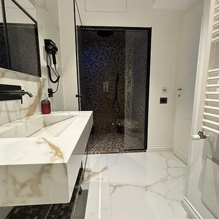 Palazzo Algaria With Jacuzzi, Sauna & Turkish Bath Гостевой дом
