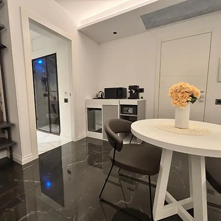 Гостевой дом Palazzo Algaria With Jacuzzi, Sauna & Turkish Bath Палермо