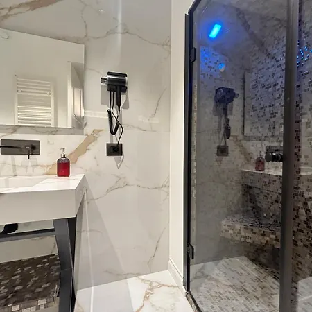 Palazzo Algaria With Jacuzzi, Sauna & Turkish Bath Гостевой дом Палермо
