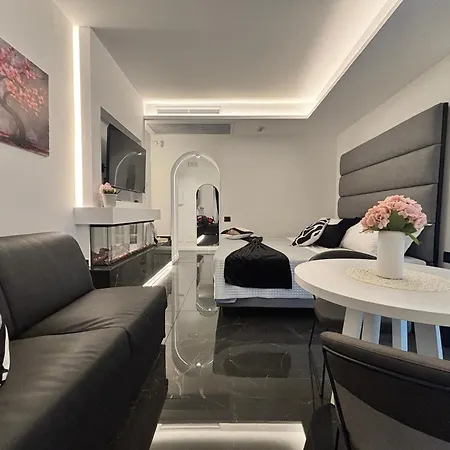 Гостевой дом Palazzo Algaria With Jacuzzi, Sauna & Turkish Bath 4*